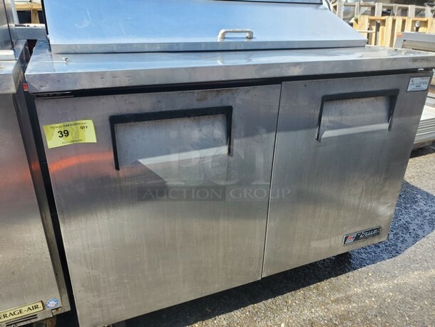 TRUE TSSU-48-12 48" 2-Door Refrigerated Sandwich Prep Table 48X30X36 On Casters! - Image 2 of 3