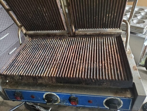 Globe GPGDUE10  Double Panini Grill with Grooved Plates - 20" x 10" Cooking Surface - 240V.  - Image 2 of 4