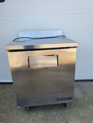 TRUE TWT-27F Single Door Undercounter Refrigerator|115V|On Casters|28"X31"X36"|Working!