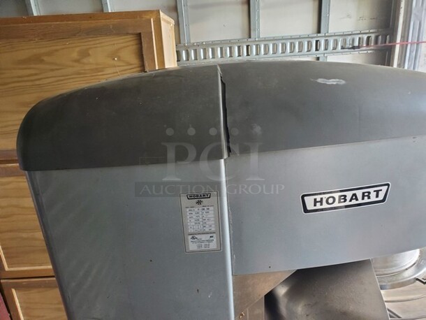 Hobart Legacy+ HL662 60 Qt. Planetary Floor Pizza Mixer with Guard 200-240V/1PH (Broken Knob) W/ Attachments
Includes bowl dolly - Image 5 of 10