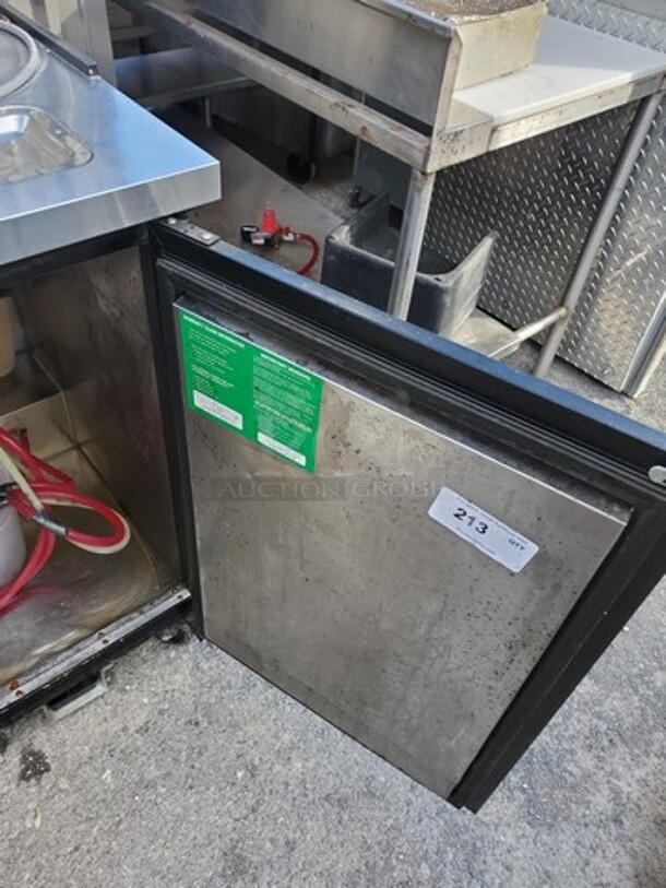 Turbo Air TBD-1SB Beer Dispenser
110 - 120 V
1 PH - Image 2 of 6