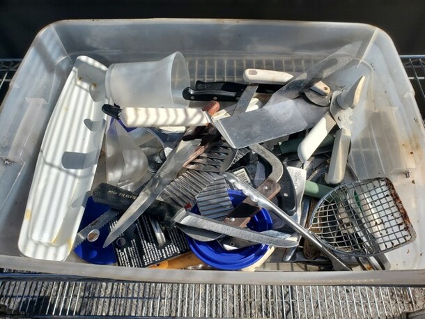 Lot of Miscellaneous Knives and Spatulas
One Money - Image 1 of 1