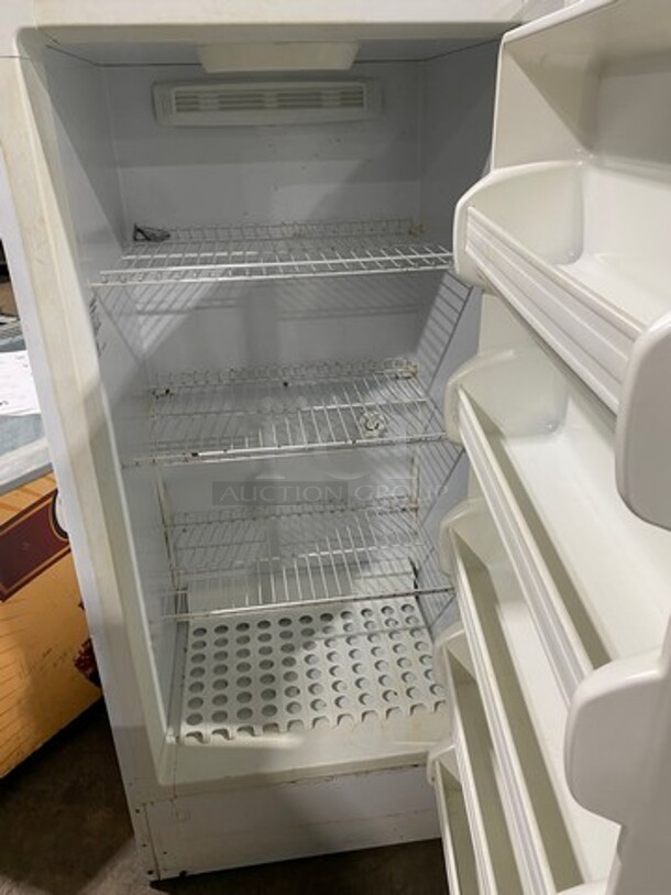 Kenmore Upright Single Door Reach In Refrigerator! With Poly Coated Racks And Shelves! Model: 25328262805 SN: WB35139716 115V 60HZ 1 Phase - Image 5 of 9