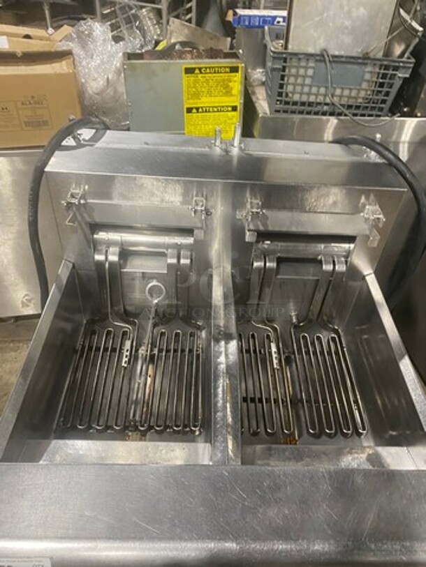 Frymaster Commercial Electric Powered 2 Bay Deep Fat Fryer! All Stainless Steel! On Casters! WORKING WHEN REMOVED! Model: FPRE217BLCSD SN: 0704NE0034 480V 60HZ 3 Phase - Image 5 of 11