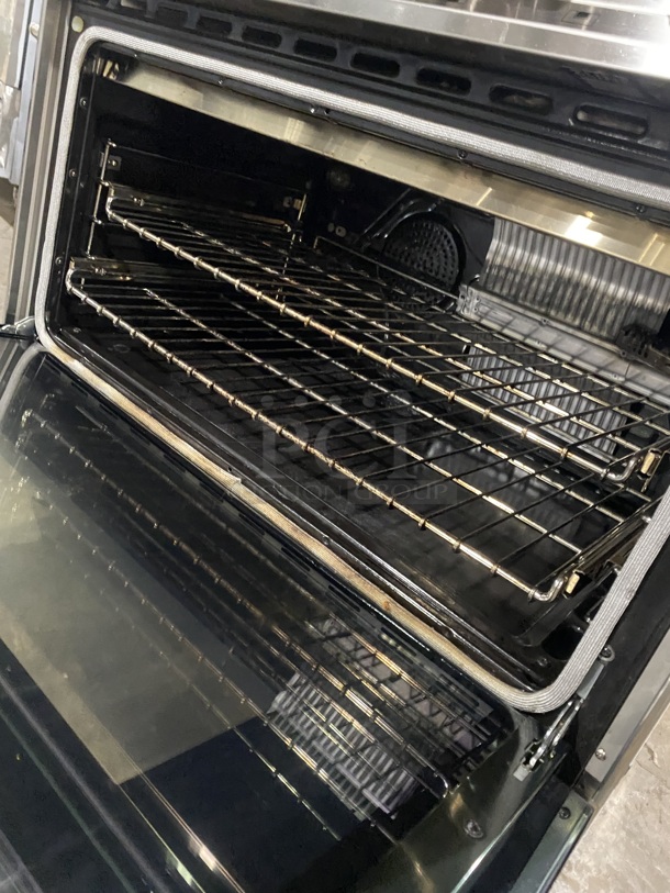 GORGEOUS! 2019 ZLINE Gas Powered 6 Burner Stove! With Oven Underneath! Stainless Steel TOP! MODEL RG36 SN:19080290030! - Image 6 of 10