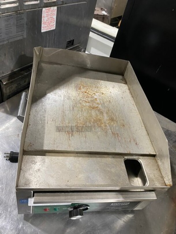 Waring Commercial Countertop Electric Powered 14" Flat Top Griddle! With Back And Side Splashes! All Stainless Steel! Model: WGR140 SN: 150521 120V - Image 6 of 8