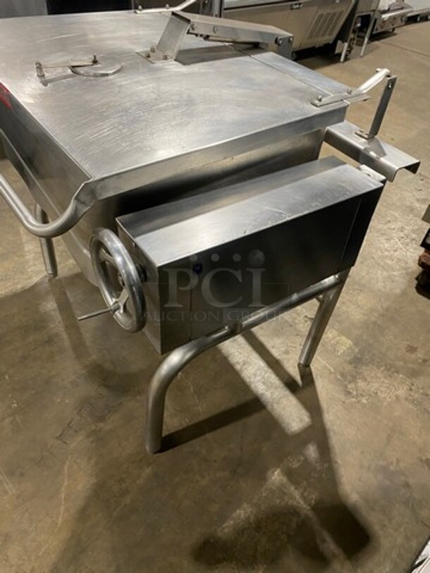 Groen Commercial Natural Gas Powered Skillet/Braising Pan! All Stainless Steel! On Legs! - Image 3 of 8