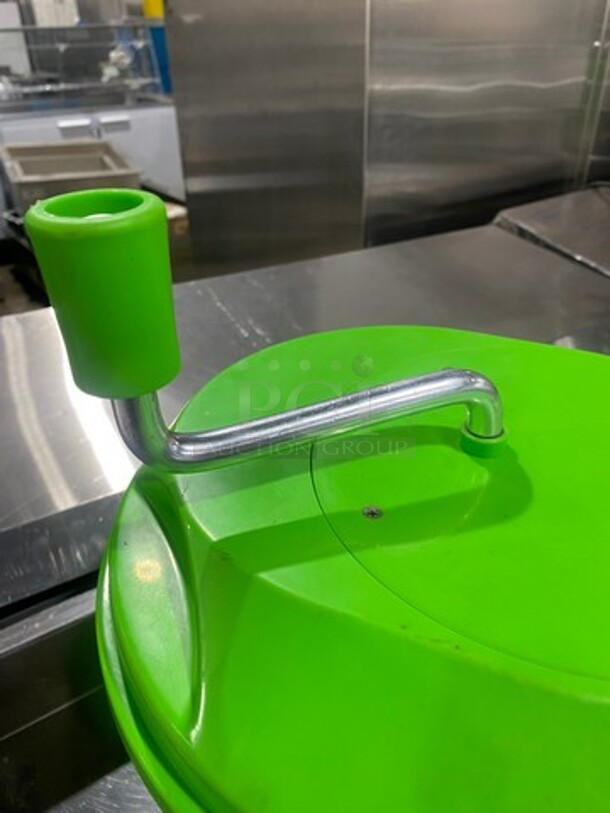 Commercial Countertop Poly Salad/Lettuce Spinner! With Lid! - Image 4 of 4