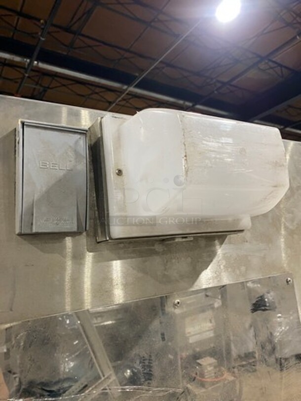 WOW! Commercial 3 Bay Sink Wash Station! Solid Stainless Steel! On Legs! - Image 8 of 11