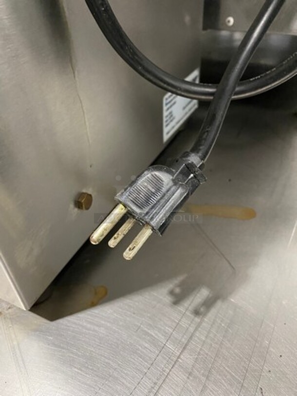 Vollrath Commercial Countertop Electric Powered Deep Fat Fryer! With Metal Frying Baskets! All Stainless Steel! Model: FFA8115 SN: E4700264016023 208/240V 60HZ 1 Phase - Image 9 of 9