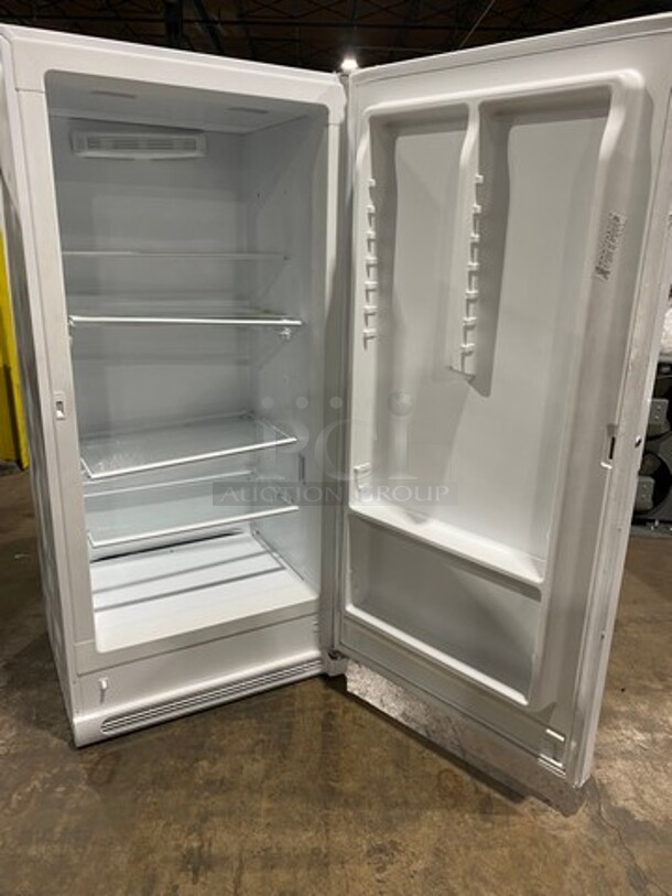 ELECTROLUX Model FFFH21F6QWB SERIAL # WB73356449 Metal Single Door Reach In Freezer! 115 Volts, 1 Phase 60Hz - Image 4 of 6