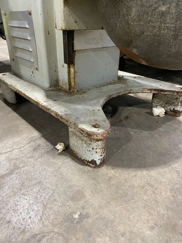 Reynolds Commercial Floor Style 60 Qt. Planetary Mixer! With Bowl! With Dough Hook Attachment! Model 1060 Serial 536HF79! 115V 1Phase! WORKING WHEN REMOVED! - Image 6 of 6