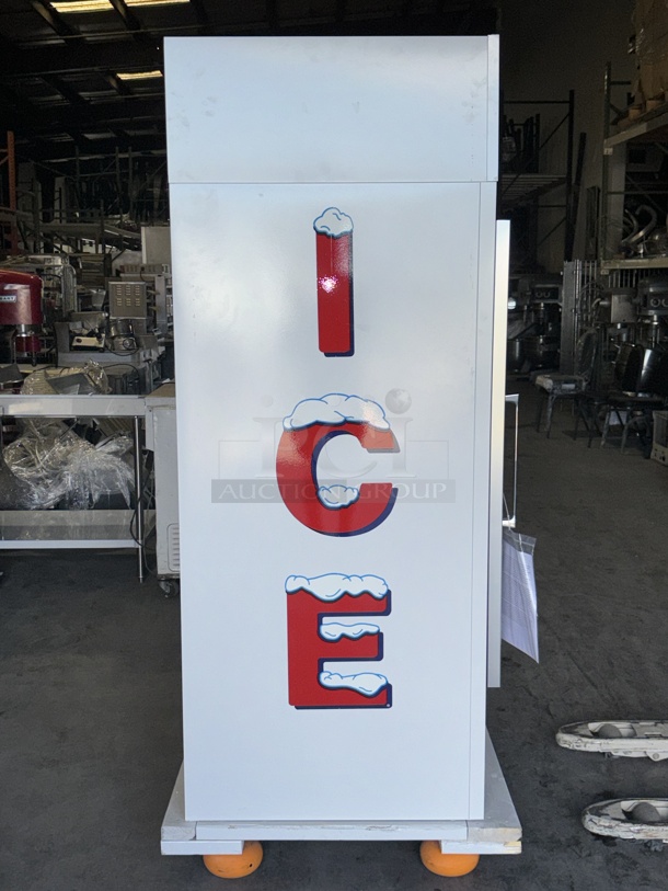 BRAND NEW SCRATCH & DENT! Leer 30AG-R290 36" Indoor Auto Defrost Ice Merchandiser with Straight Front and Glass Door. TESTED. IN PERFECT WORKING ORDER. 115v, 15Amps, 60Hz 36x30x76-1/2 - Image 2 of 8