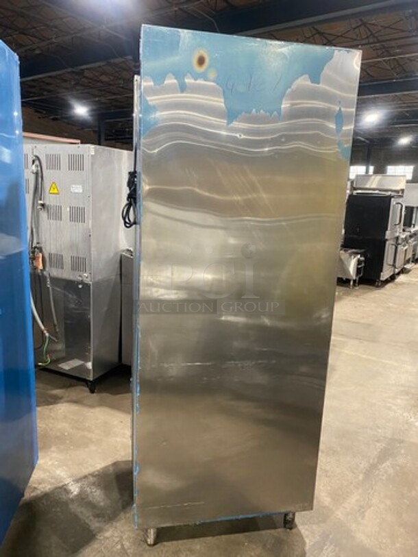 Traulsen Commercial Single Door Reach In Cooler! All Stainless Steel! On Legs! Model: RHT132WUT033 SN: T447620C99! 115V 60HZ 1 Phase! Working When Removed! 
 - Image 3 of 9