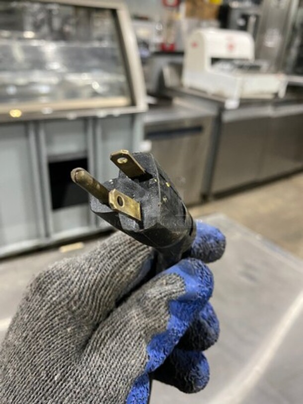 WOW! APW Wyott Commercial Countertop Heated Shelf Merchandiser! On Legs! Model: DMXD42S SN: 380821208002 120V 60HZ 1 Phase - Image 10 of 10