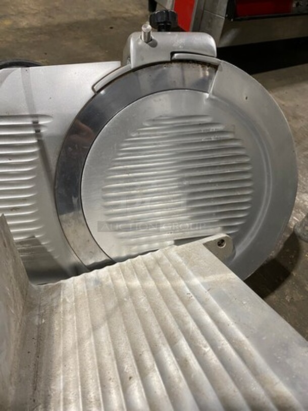 Globe Commercial Countertop Deli/ Meat Slicer! All Stainless Steel! Model: G14 SN: 901400 115V 60HZ 1 Phase - Image 4 of 8