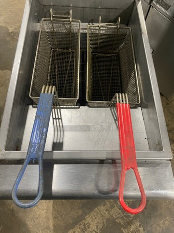 Entree Commercial Natural Gas Powered Deep Fat Fryer! With Backsplash! With 2 Metal Frying Baskets! All Stainless Steel! On Legs! Model: F3N SN: 13070483V - Image 5 of 12