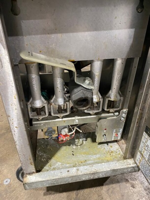 2018 Pitco Commercial Natural Gas Powered Deep Fat Fryer! With Back And Side Splashes! All Stainless Steel! On Casters! WORKING WHEN REMOVED! Model: 40D SN: G18DD023007 - Image 7 of 9