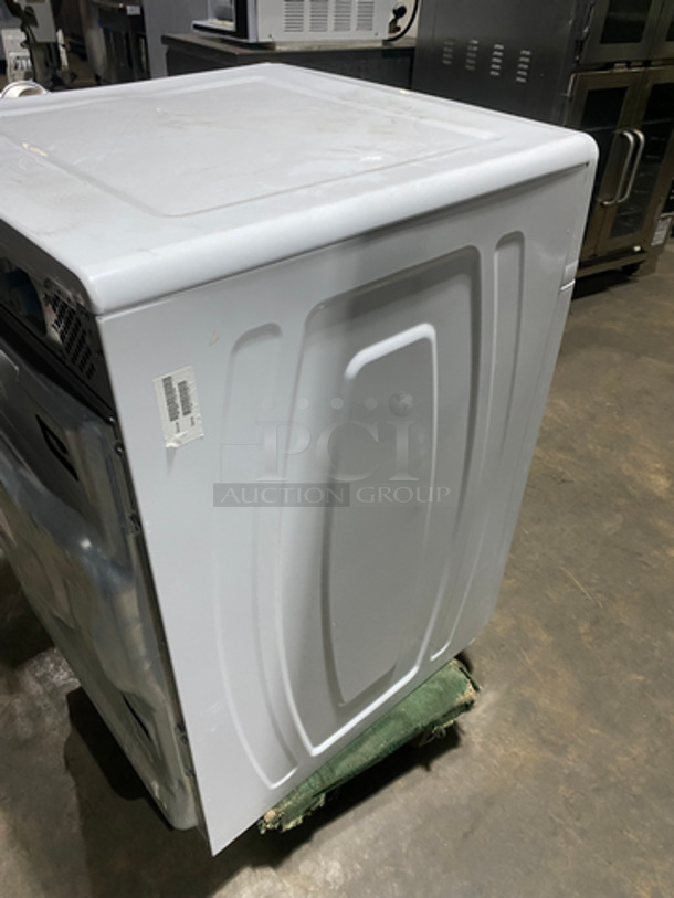 White Whirlpool Duet Washer! Front Load! With Many Washer Settings! Model: WFW8740DW1 SN: C62251561! Working! - Image 4 of 11