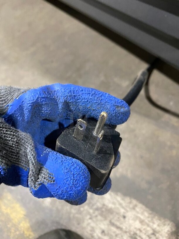 COOL! Universal Coolers Commercial 3 Door Reach In Freezer Merchandiser! With View Through Doors! With Poly Racks! On Casters! Model: EGDMF80B SN: 6115314921051102 115V/220V! - Image 9 of 9