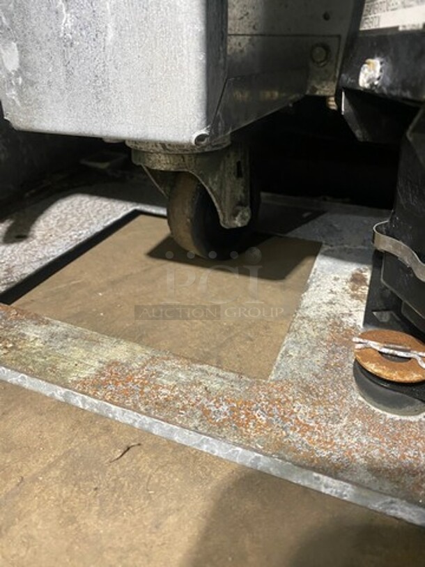 Delfied Stainless Steel Commercial Sandwich Salad Prep Table Bain Marie! With 4 Drawers! On Commercial Castors!   - Image 10 of 11