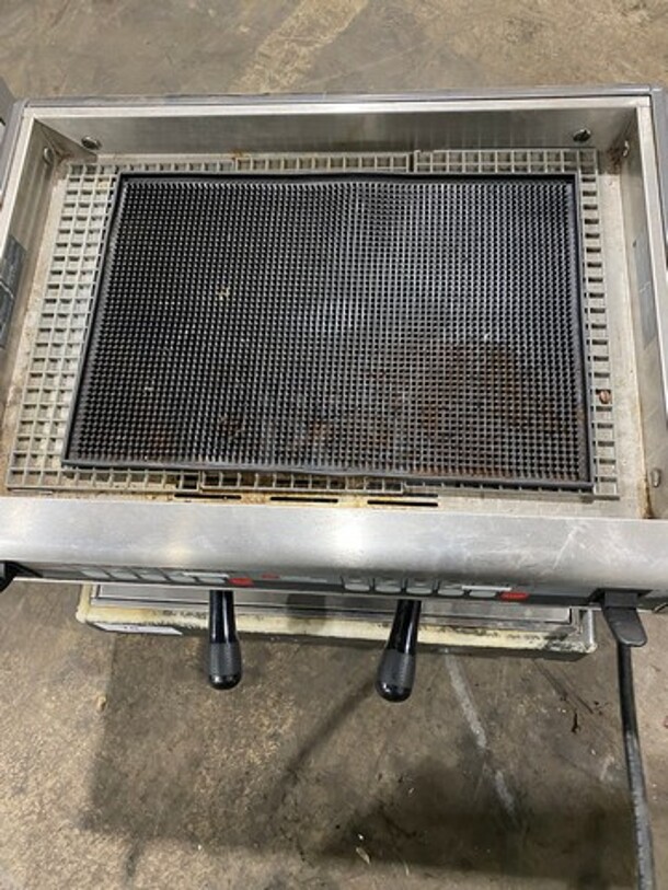 Nuova Simonelli Commercial Countertop 2 Group Espresso Machine! All Stainless Steel! On Legs! Model: V2 SN: 245458 208/240V25 - Image 5 of 12