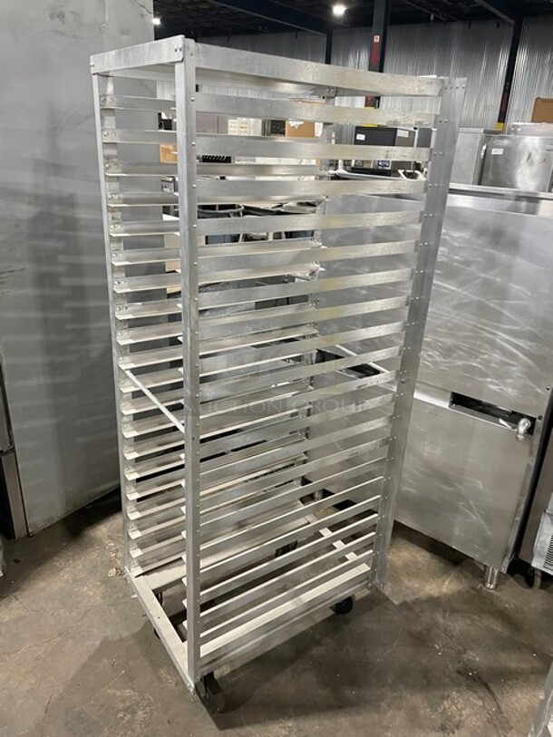 Metro Heavy Duty Commercial 20 Pan Transport Rack! On Casters! - Image 4 of 8