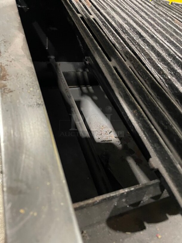 Sweet! Jade Range Heavy Duty Commercial Natural Gas Powered Char Broiler! On Jade Refrigeration Commercial 2 Drawer Refrigerated Chef Base! All Stainless Steel! 115V 1 Phase! - Image 6 of 10