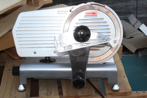 BRAND NEW SCRATCH & DENT! Avantco SL310 10" Manual Gravity Feed Meat Slicer - 1/4 hp. S/N: 24 057624 Missing Sharpener and Two of the feet.  - Image 3 of 6