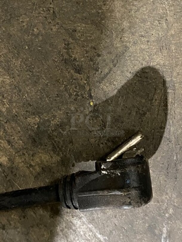 Traulsen Countertop/ Undercounter Single Door Cooler! With View Through Door! Model: UC27WTA SN: T344240A99 115V 60HZ 1 Phase - Image 7 of 7