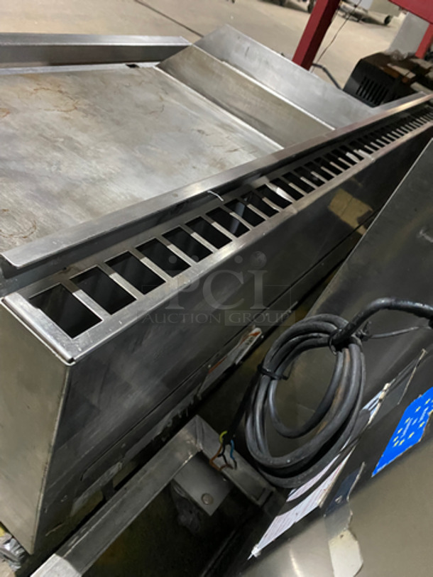 A GREAT BUY! Woodstone Commercial Countertop Natural Gas Powered Flat Griddle! With Split Top! With Back & Side Splashes! All Stainless Steel! - Image 4 of 9