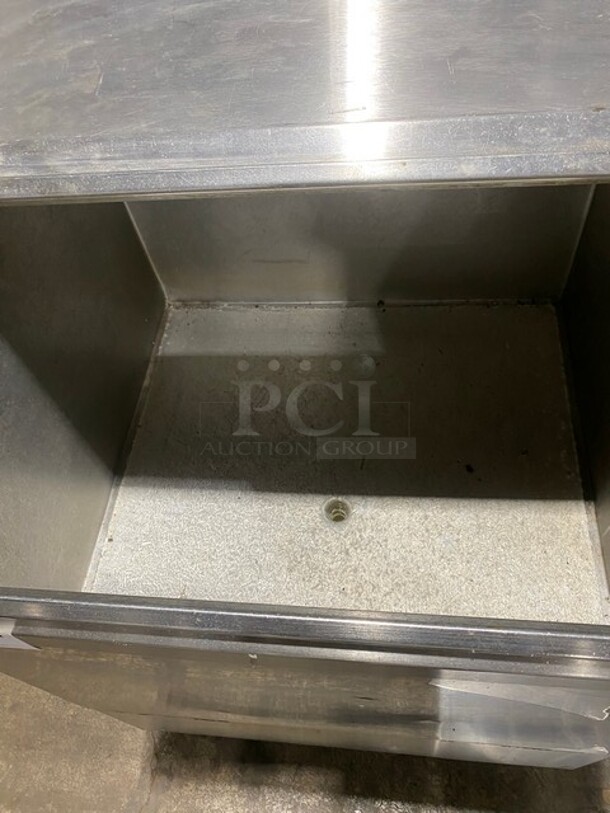 All Stainless Steel Free Standing Enclosed 10 Circuit Cold Plate/Ice Bin On Legs! - Image 5 of 7