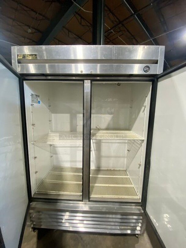 True Commercial 2 Door Reach In Cooler! Poly Coated Racks! All Stainless Steel! On Casters! Model: T49 SN: 8066652 115V 60HZ 1 Phase - Image 5 of 9