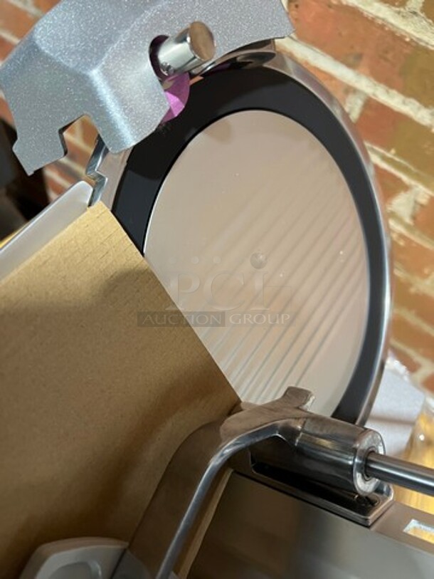 BRAND NEW! IN THE BOX! Espectro Commercial Countertop 10" Blade Deli/ Meat Slicer! All Stainless Steel! Model: SLE10T - Image 5 of 5