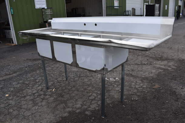 BRAND NEW! Steelton 522CS31620LR Stainless Steel Commercial 18-Gauge  Three Bay Sink w/ Dual Drain Boards. 84x26x44. Bays 16x20x12. Drain Boards 16x22x1 - Image 2 of 7