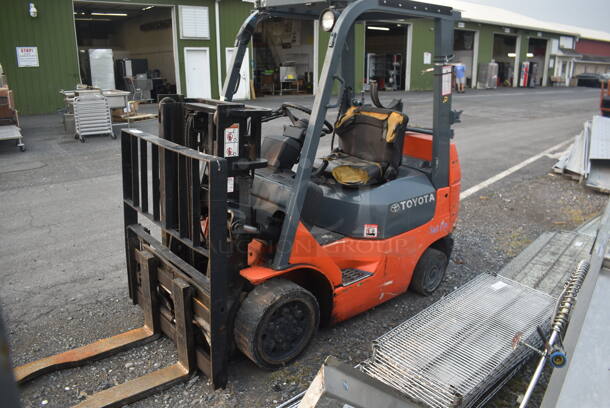 Toyota 7FGCU20 Truckers Boom Forklift Truck With 11,040.6 Hours And 3,800LB Capacity. Unit has Fork Positioner and Side Shift. Unit has a Simplex Mast - Fork Height Max 6'. Tested and Does Not Power On - Image 5 of 12
