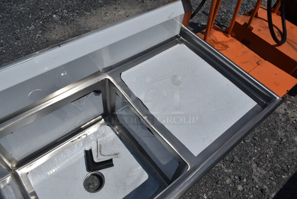 BRAND NEW SCRATCH AND DENT! Regency 600S32424224 Stainless Steel Commercial 3 Bay Sink w/ Dual Drain Boards. No Legs. Bays 24x24. Drain Boards 22.5x26 - Image 4 of 8