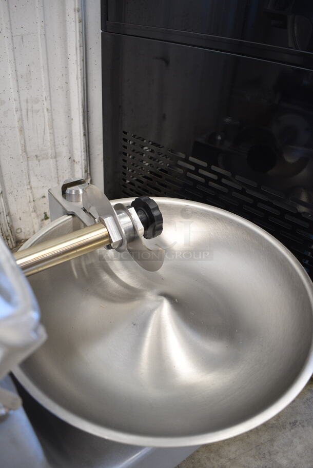 BRAND NEW SCRATCH AND DENT! Hobart 84145 5 lb. Buffalo Chopper Food Processor with Powder-Coated Aluminum Base, S Blade and #12 Hub. 115 Volts, 1 Phase. Tested and Working! - Image 5 of 9