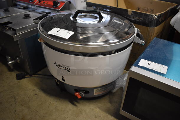 BRAND NEW IN BOX! Avantco 177GRC110NAT  Metal Commercial Countertop Natural Gas Powered 110 Cup (55 Cup Raw) Rice Cooker. 14,000 BTU. 24x18x18. Tested and Working! - Image 4 of 7