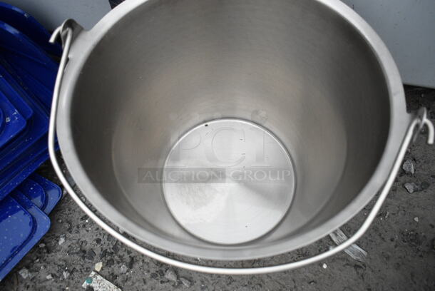 BRAND NEW SCRATCH AND DENT! Vollrath 58200 23 Qt. Stainless Steel Tapered Dairy Bucket / Pail - Image 3 of 4