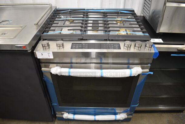 BRAND NEW SCRATCH AND DENT! Jenn Air JGS1450FS0 Stainless Steel Commercial Gas Powered 4 Burner Range w/ Oven. 30x28x38