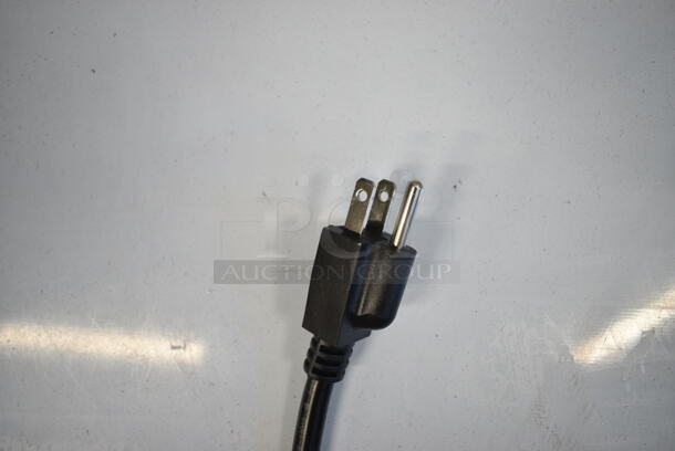 BRAND NEW SCRATCH AND DENT! Avantco 177CO16 Stainless Steel Half Size Countertop Convection Oven, 1.5 Cu. Ft. 120 Volts, 1 Phase. Tested and Working! - Image 6 of 6