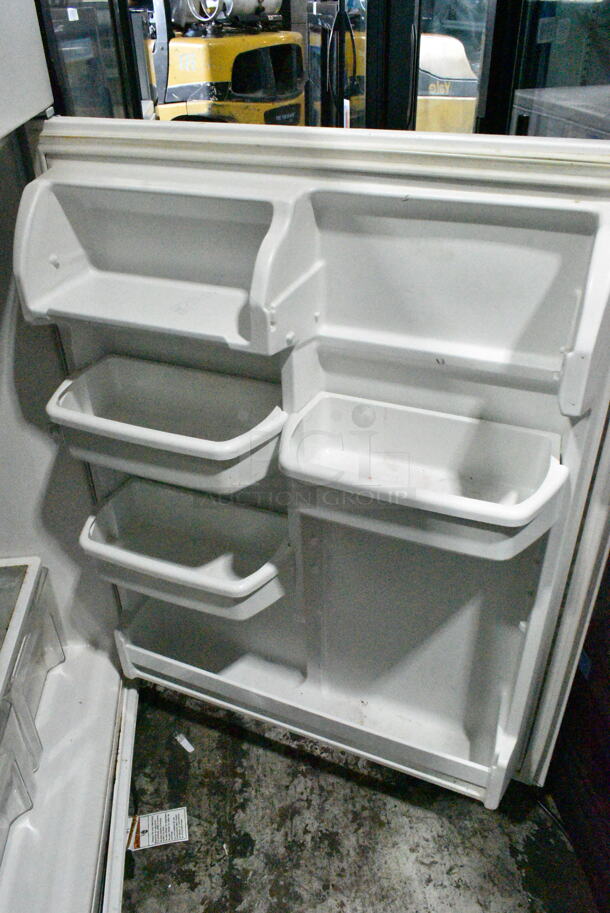 Maytag M1TXEGMYW01 Metal Cooler w/ Freezer. 115 Volts, 1 Phase. Tested and Powers On But Does Not Get Cold
 - Image 7 of 8