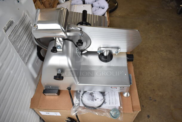 BRAND NEW IN BOX! Avantco 177SL310 Stainless Steel Commercial Countertop Meat Slicer w/ Blade Sharpener. 115 Volts, 1 Phase. 16x19x14. Tested and Working! - Image 5 of 6
