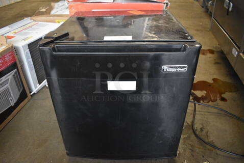 BRAND NEW SCRATCH AND DENT! Magic Chef HMAR170BE Metal Mini Cooler. 115 Volts, 1 Phase. 18x19x20