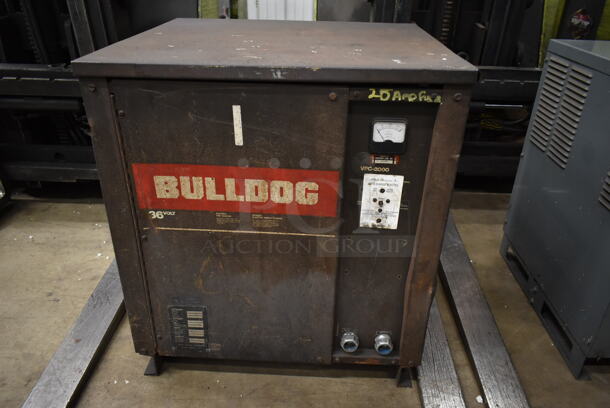 Clark ESMII-25 Metal Industrial 5,000 Pound Capacity Electric Powered Rider Forklift w/ Bulldog Battery Charger. Hours 4,932. Forklift is Tested and Working! - Image 3 of 12