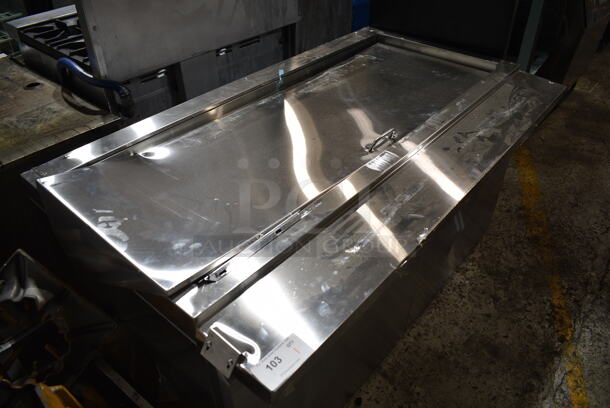 BRAND NEW SCRATCH AND DENT! 2023 Avantco 178SSPT60MHC Stainless Steel Commercial Sandwich Salad Prep Table Bain Marie Mega Top w/ Commercial Casters. See Pictures for Crushed Top. 115 Volts, 1 Phase. Tested and Powers On But Does Not Get Cold
 - Image 3 of 9