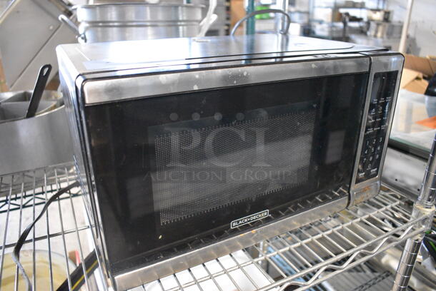 Black & Decker EM720CB7 Countertop Microwave Oven w/ Plate. 120 Volts, 1 Phase. 17x12x10 - Image 2 of 6