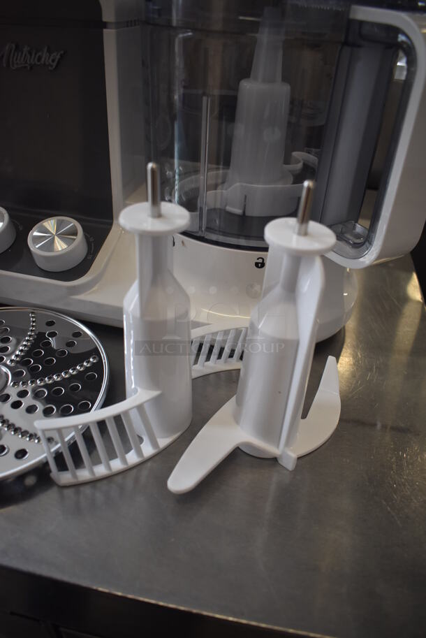 IN ORIGINAL BOX! Nutrichef NCFP8 Metal Countertop Food Processor w/ 2 Grating Blades and S Blade. 120 Volts, 1 Phase. 15x9x15 - Image 4 of 9