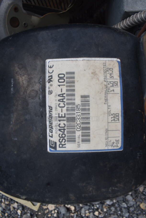 HUGE! 8 Door Walk In Merchandising Cooler w/ 2 Turbo Air ADR136AX 115 Volt 1 Phase Fans and 1 Copeland Compressor 115 Volts 1 Phase and Black Rack System - Image 8 of 12